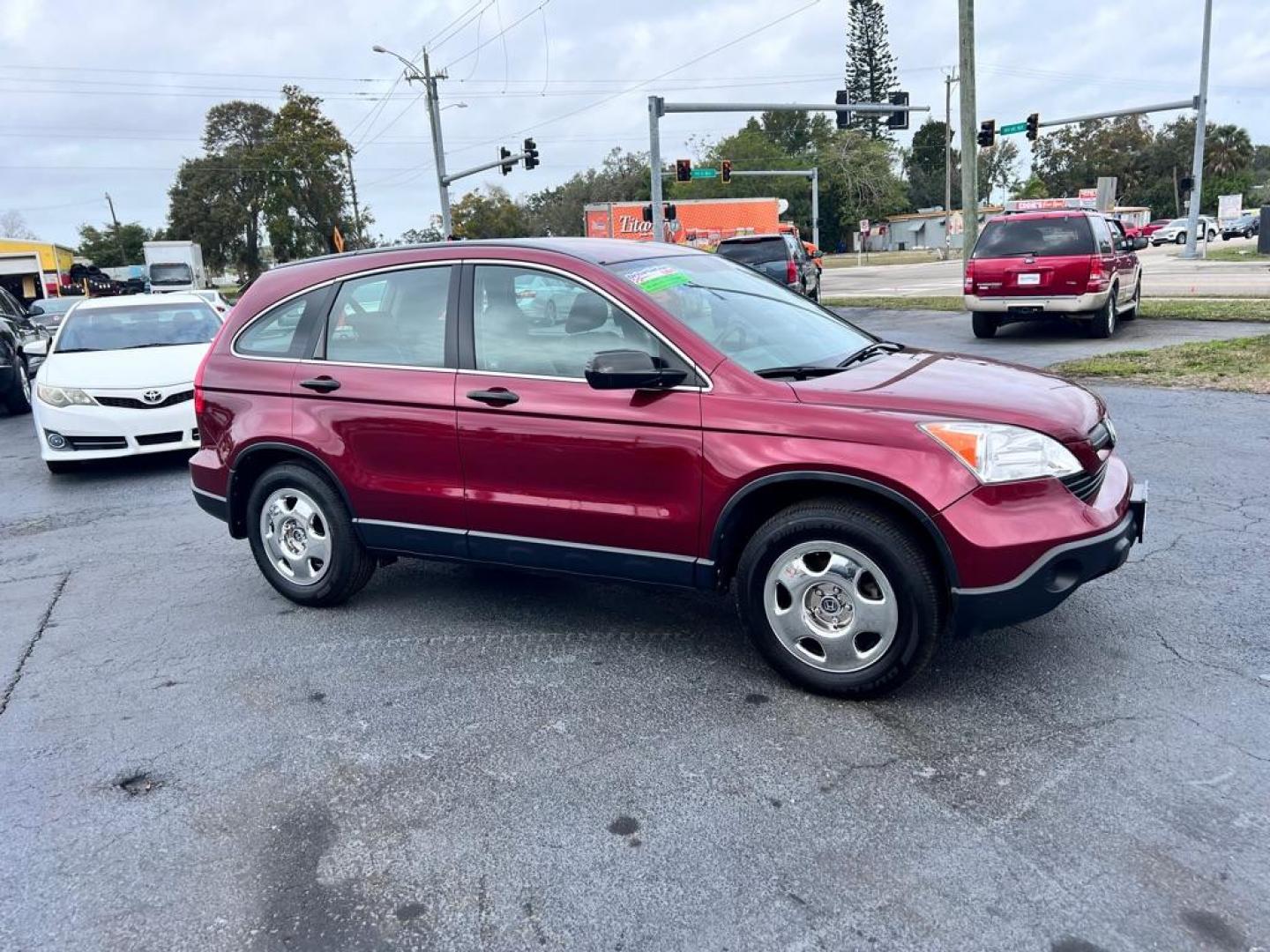 2009 MAROON HONDA CR-V LX (JHLRE38319C) with an 2.4L engine, Automatic transmission, located at 2929 9th St. West, Bradenton, 34205, (941) 242-2810, 27.473591, -82.570679 - Photo#2