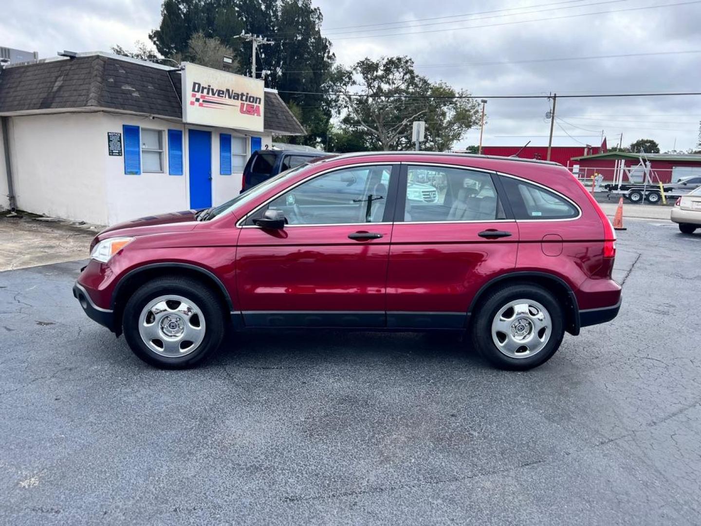 2009 MAROON HONDA CR-V LX (JHLRE38319C) with an 2.4L engine, Automatic transmission, located at 2929 9th St. West, Bradenton, 34205, (941) 242-2810, 27.473591, -82.570679 - Photo#5