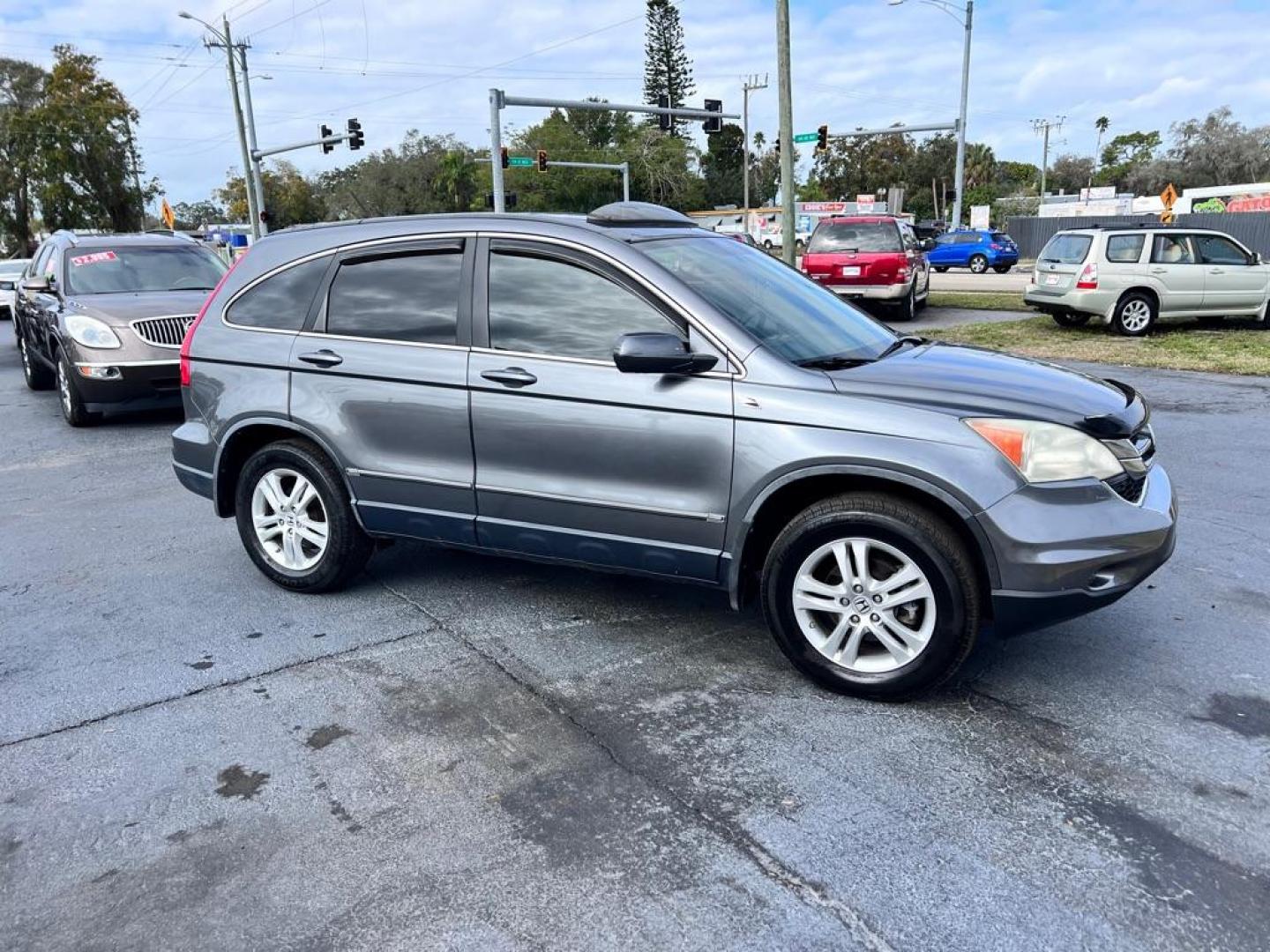 2011 SILVER HONDA CR-V EXL (JHLRE3H79BC) with an 2.4L engine, Automatic transmission, located at 2929 9th St. West, Bradenton, 34205, (941) 242-2810, 27.473591, -82.570679 - Photo#2