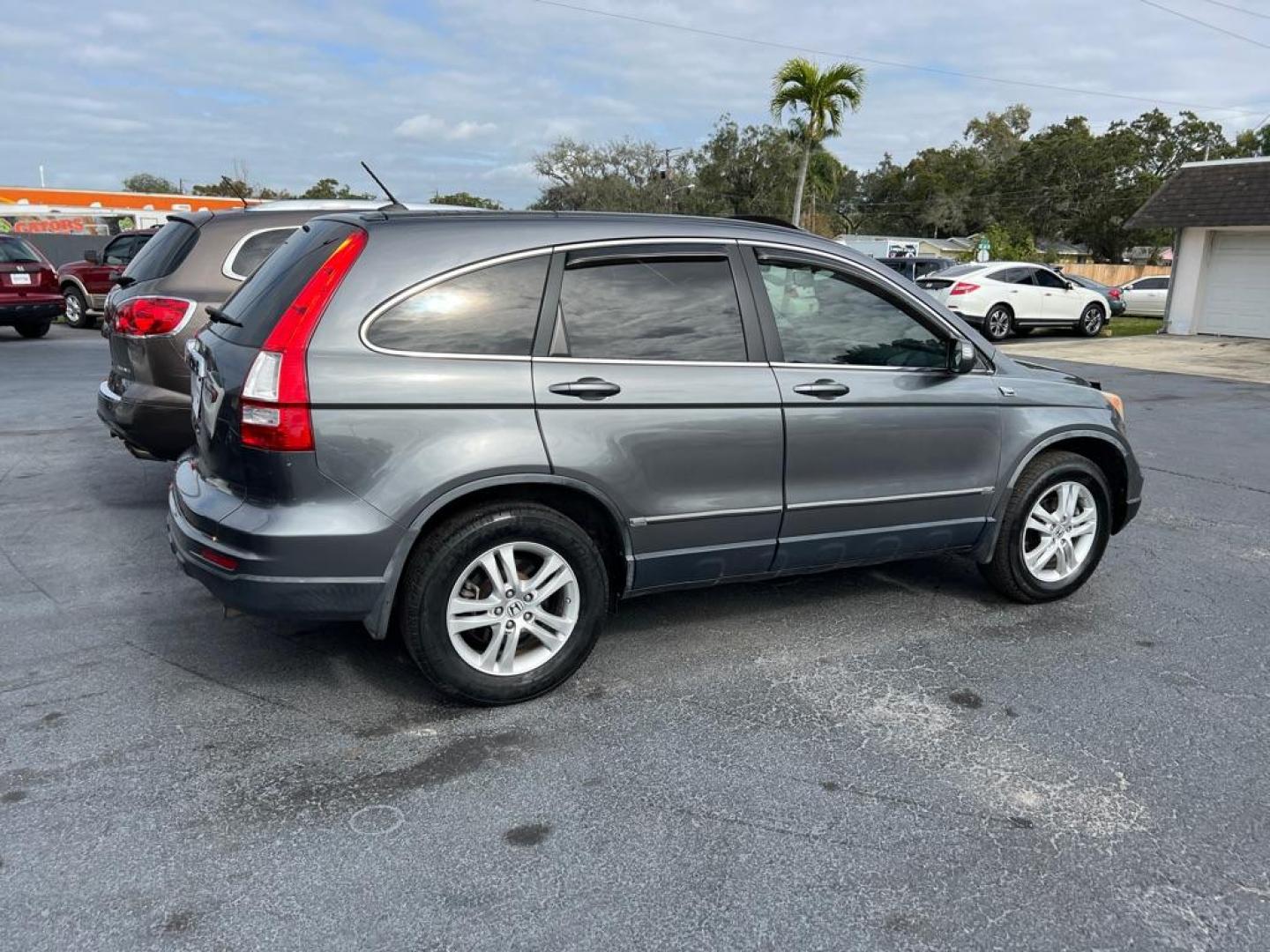 2011 SILVER HONDA CR-V EXL (JHLRE3H79BC) with an 2.4L engine, Automatic transmission, located at 2929 9th St. West, Bradenton, 34205, (941) 242-2810, 27.473591, -82.570679 - Photo#8