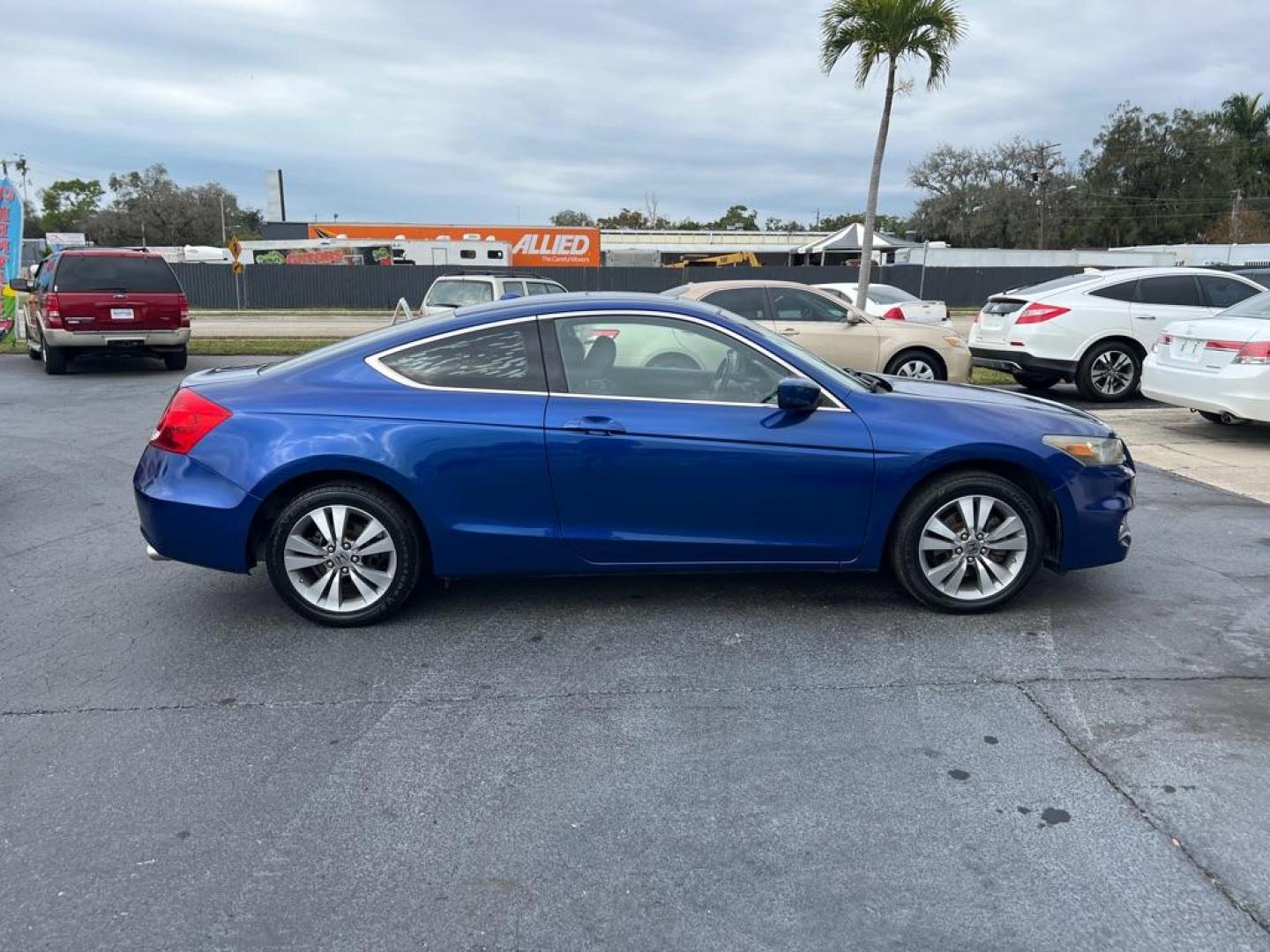 2011 BLUE HONDA ACCORD EXL (1HGCS1B8XBA) with an 2.4L engine, Automatic transmission, located at 2929 9th St. West, Bradenton, 34205, (941) 242-2810, 27.473591, -82.570679 - Photo#7