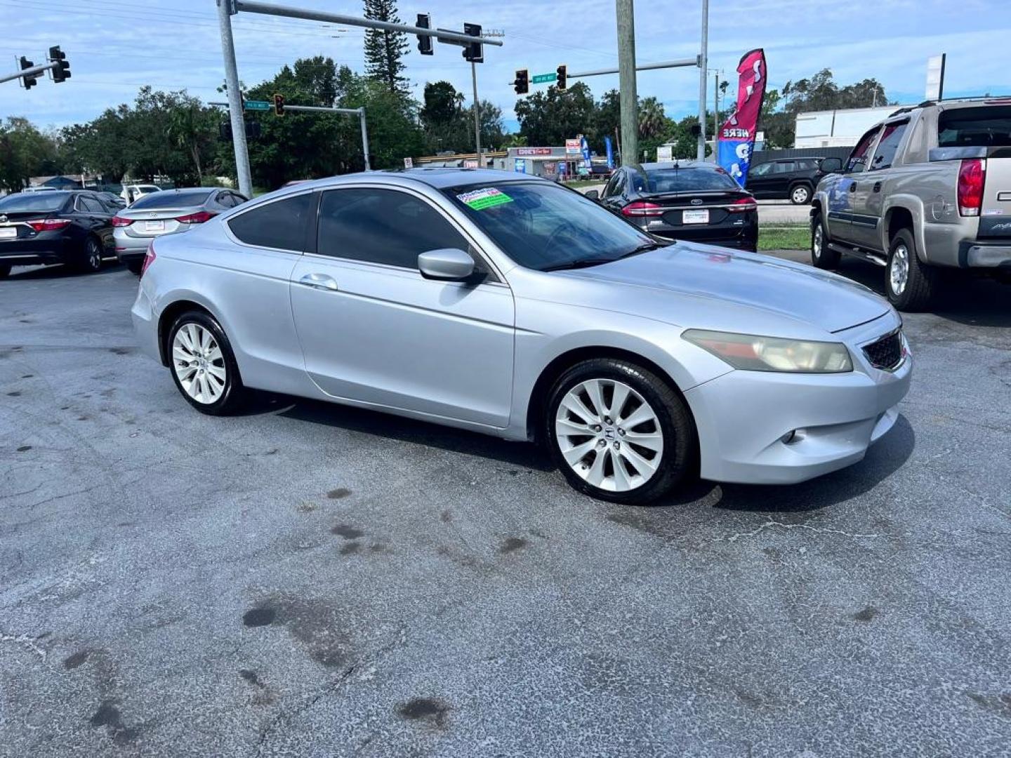 2009 SILVER HONDA ACCORD EXL (1HGCS128X9A) with an 2.4L engine, Automatic transmission, located at 2929 9th St. West, Bradenton, 34205, (941) 242-2810, 27.473591, -82.570679 - Photo#2