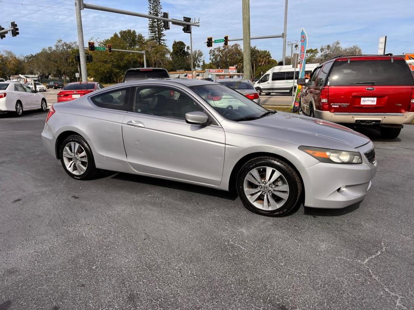 2009 SILVER HONDA ACCORD EXL (1HGCS128X9A) with an 2.4L engine, Automatic transmission, located at 2929 9th St. West, Bradenton, 34205, (941) 242-2810, 27.473591, -82.570679 - Photo#3