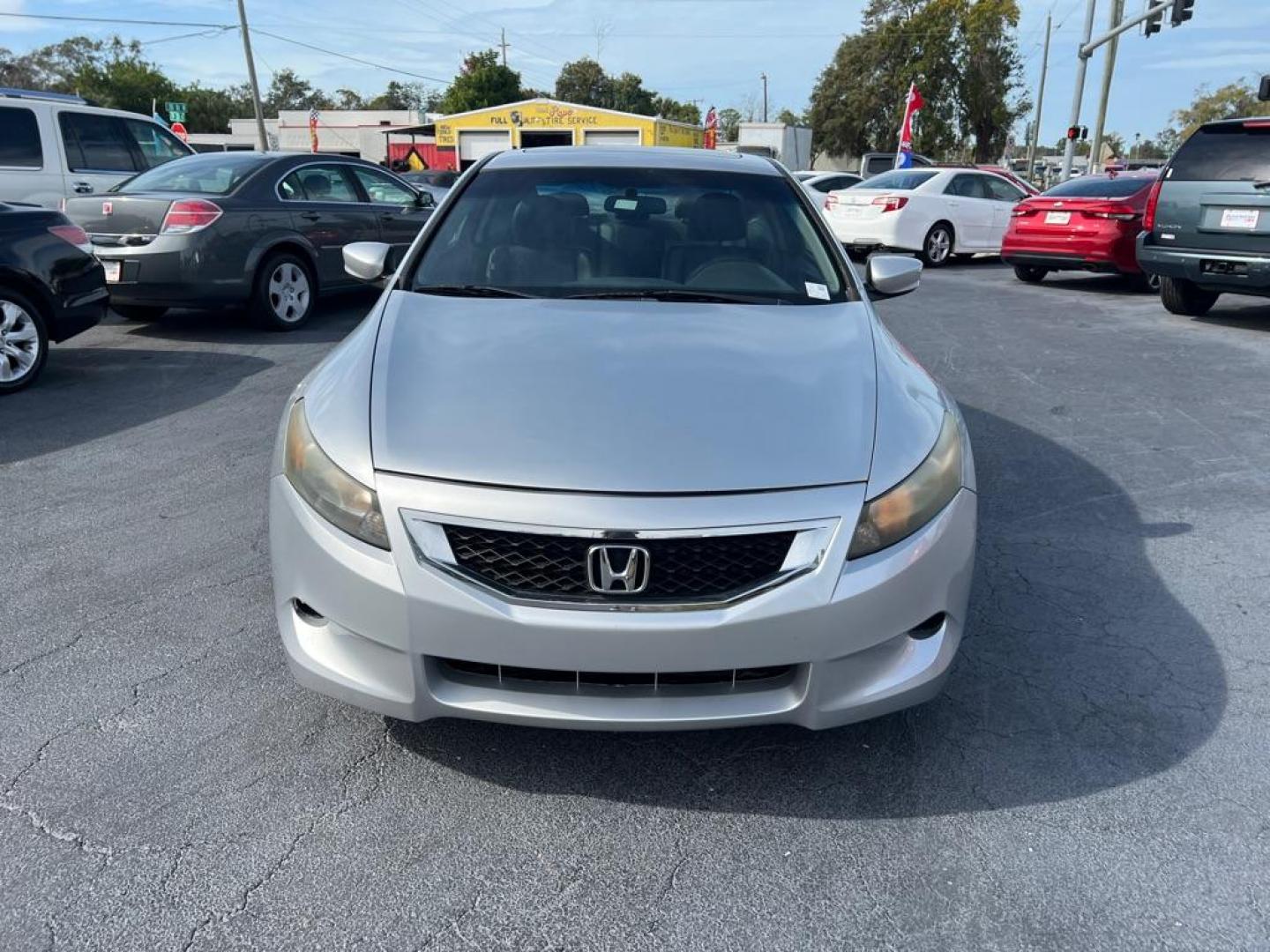 2009 SILVER HONDA ACCORD EXL (1HGCS128X9A) with an 2.4L engine, Automatic transmission, located at 2929 9th St. West, Bradenton, 34205, (941) 242-2810, 27.473591, -82.570679 - Photo#4