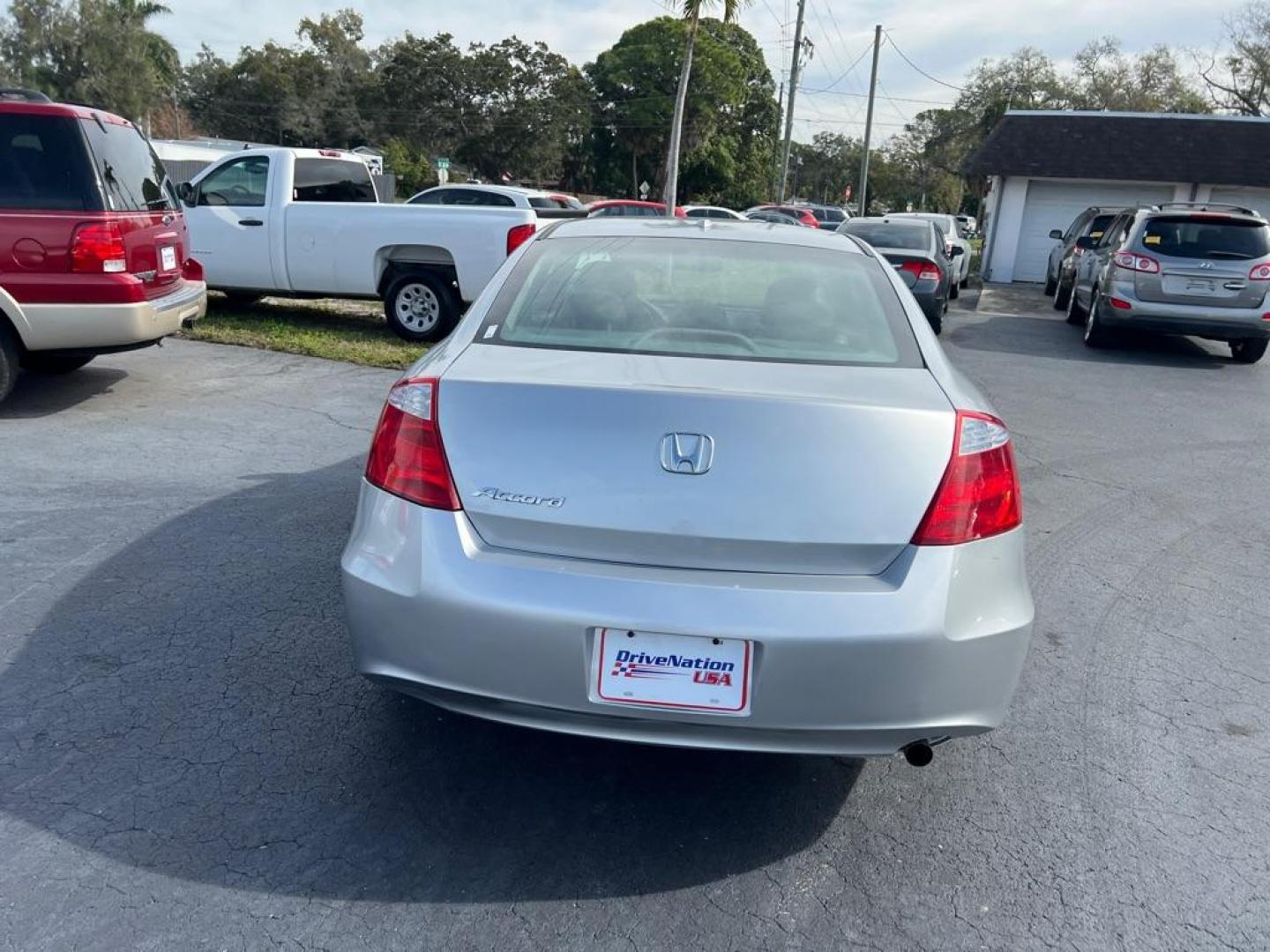 2009 SILVER HONDA ACCORD EXL (1HGCS128X9A) with an 2.4L engine, Automatic transmission, located at 2929 9th St. West, Bradenton, 34205, (941) 242-2810, 27.473591, -82.570679 - Photo#7