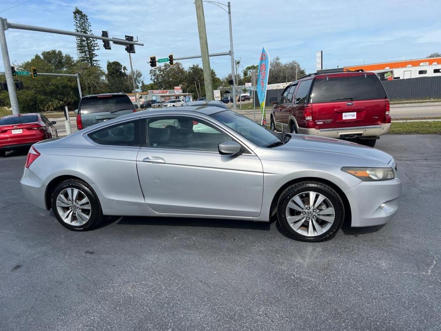 2009 SILVER HONDA ACCORD EXL (1HGCS128X9A) with an 2.4L engine, Automatic transmission, located at 2929 9th St. West, Bradenton, 34205, (941) 242-2810, 27.473591, -82.570679 - Photo#9