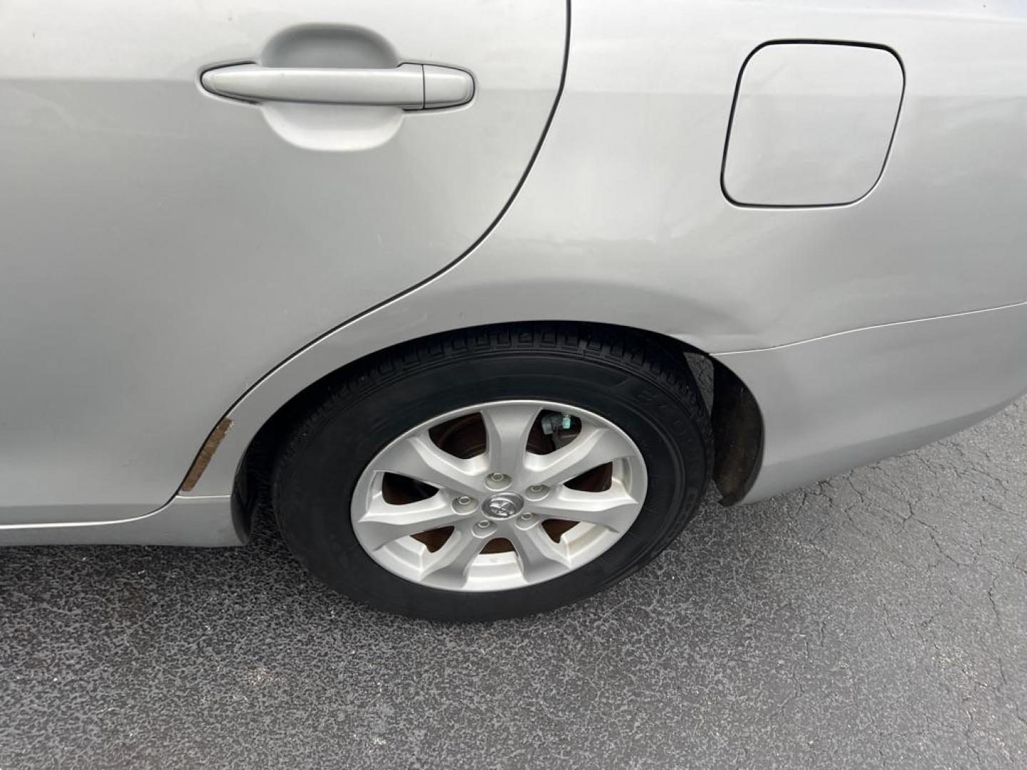 2011 SILVER TOYOTA CAMRY SE (4T1BF3EK6BU) with an 2.5L engine, Automatic transmission, located at 2929 9th St. West, Bradenton, 34205, (941) 242-2810, 27.473591, -82.570679 - Photo#9