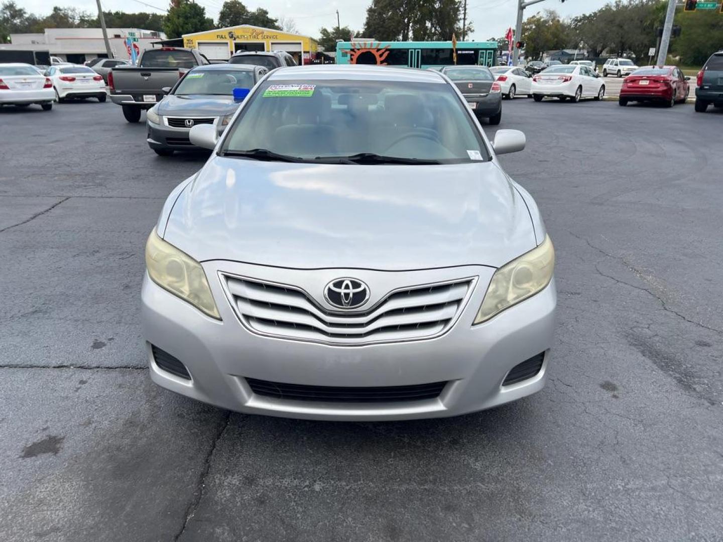 2011 SILVER TOYOTA CAMRY SE (4T1BF3EK6BU) with an 2.5L engine, Automatic transmission, located at 2929 9th St. West, Bradenton, 34205, (941) 242-2810, 27.473591, -82.570679 - Photo#2