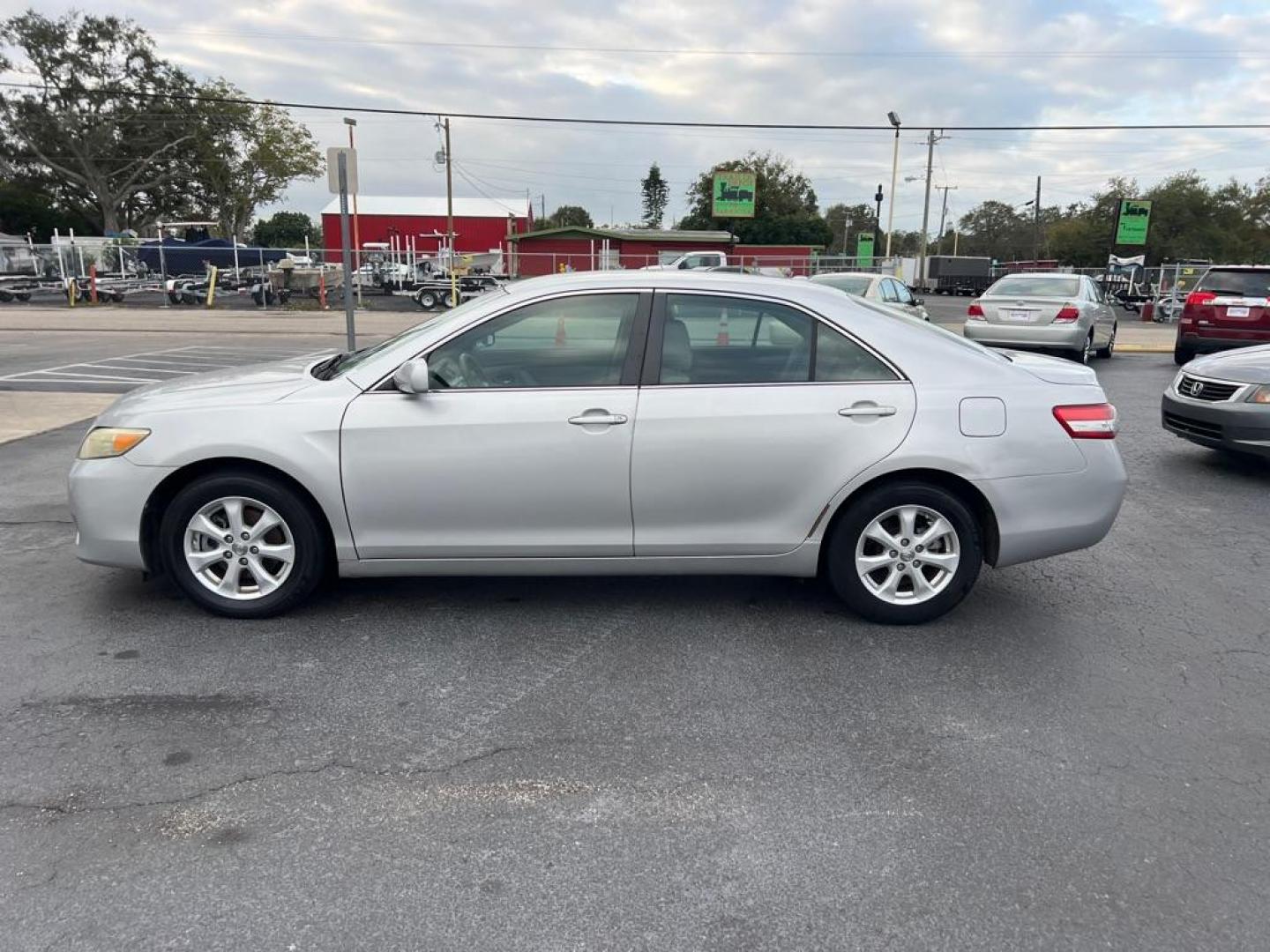 2011 SILVER TOYOTA CAMRY SE (4T1BF3EK6BU) with an 2.5L engine, Automatic transmission, located at 2929 9th St. West, Bradenton, 34205, (941) 242-2810, 27.473591, -82.570679 - Photo#4