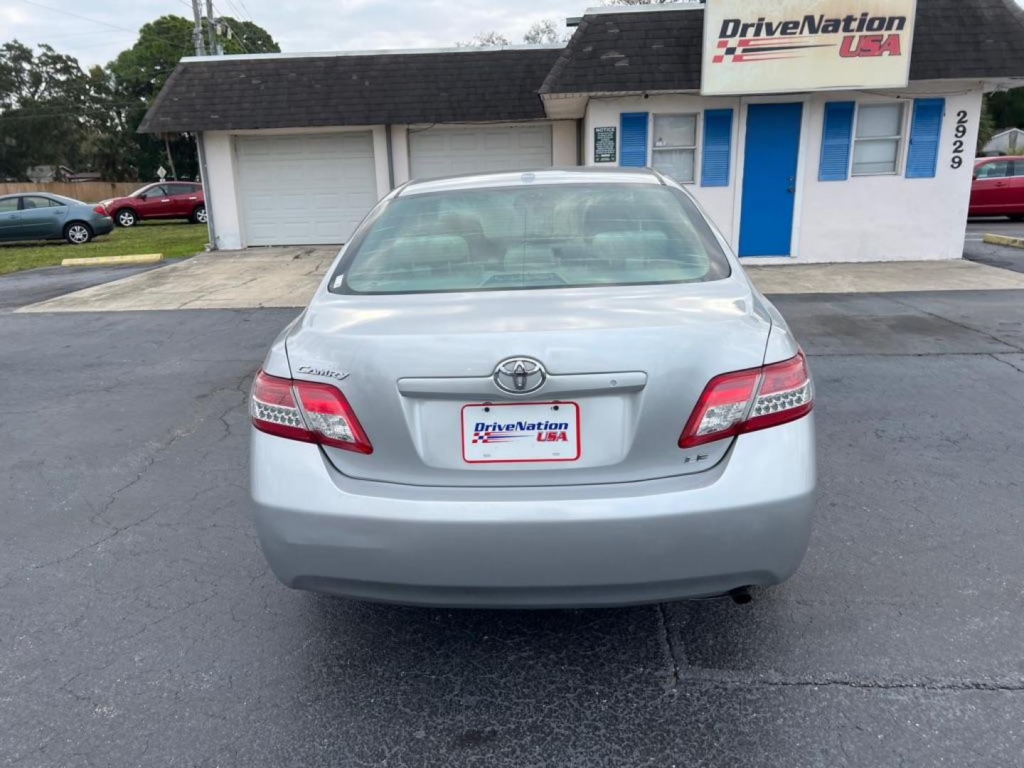 2011 SILVER TOYOTA CAMRY SE (4T1BF3EK6BU) with an 2.5L engine, Automatic transmission, located at 2929 9th St. West, Bradenton, 34205, (941) 242-2810, 27.473591, -82.570679 - Photo#6