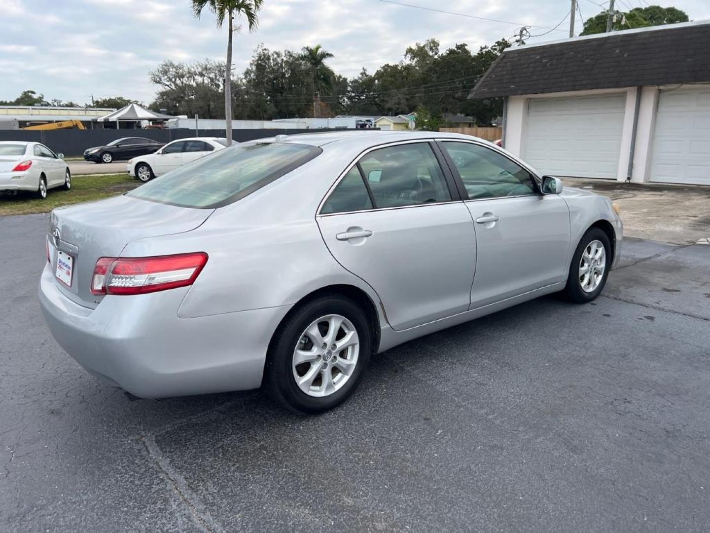 2011 SILVER TOYOTA CAMRY SE (4T1BF3EK6BU) with an 2.5L engine, Automatic transmission, located at 2929 9th St. West, Bradenton, 34205, (941) 242-2810, 27.473591, -82.570679 - Photo#7