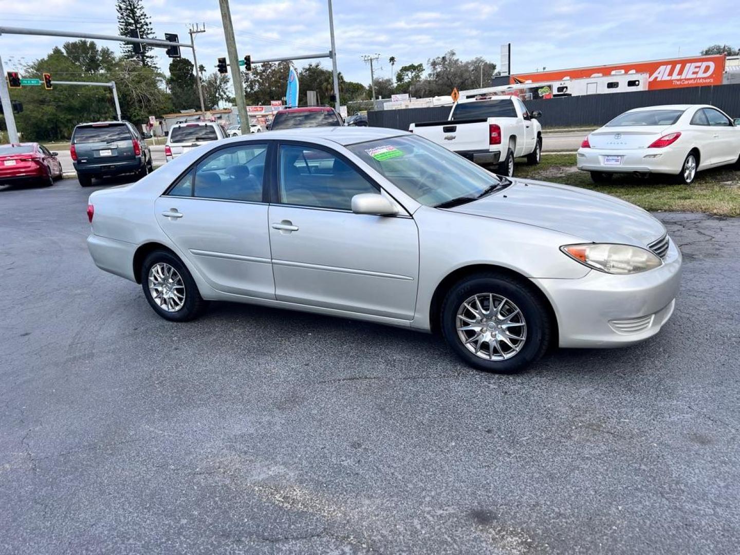 2006 SILVER TOYOTA CAMRY LE (4T1BE32K26U) with an 2.4L engine, Automatic transmission, located at 2929 9th St. West, Bradenton, 34205, (941) 242-2810, 27.473591, -82.570679 - Photo#0