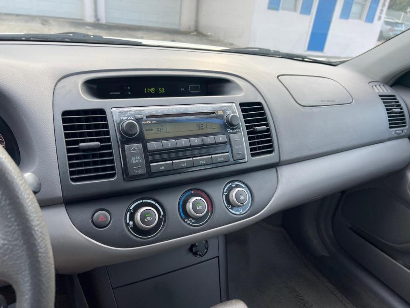 2006 SILVER TOYOTA CAMRY LE (4T1BE32K26U) with an 2.4L engine, Automatic transmission, located at 2929 9th St. West, Bradenton, 34205, (941) 242-2810, 27.473591, -82.570679 - Photo#11