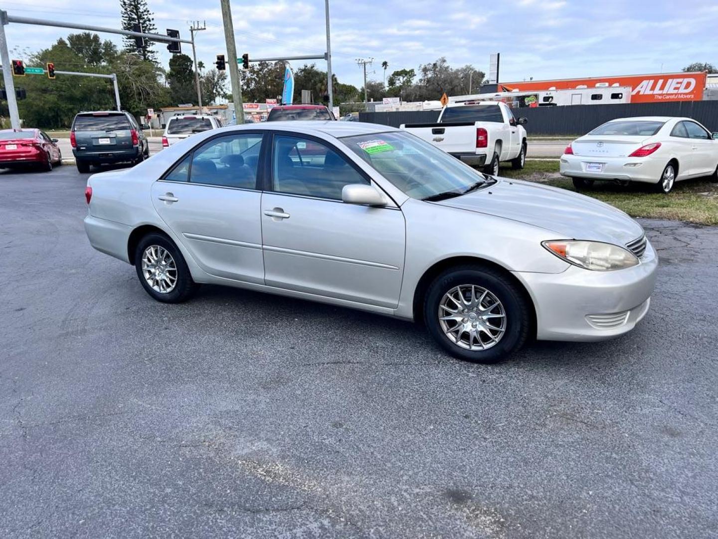 2006 SILVER TOYOTA CAMRY LE (4T1BE32K26U) with an 2.4L engine, Automatic transmission, located at 2929 9th St. West, Bradenton, 34205, (941) 242-2810, 27.473591, -82.570679 - Photo#1