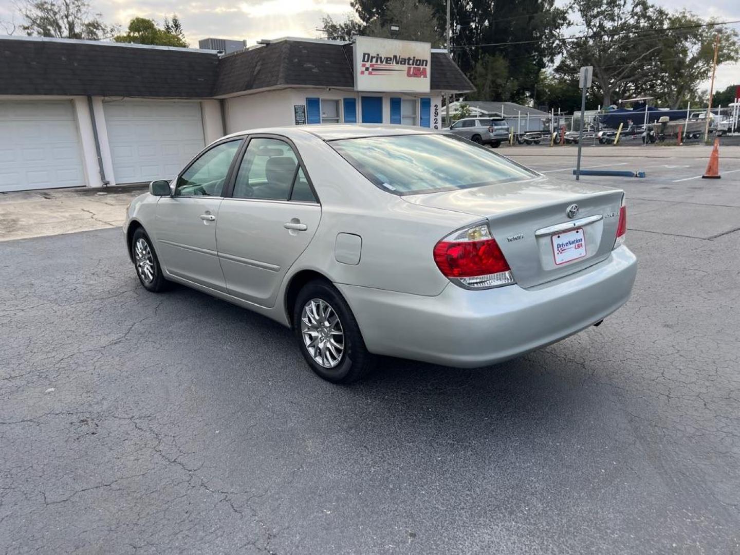 2006 SILVER TOYOTA CAMRY LE (4T1BE32K26U) with an 2.4L engine, Automatic transmission, located at 2929 9th St. West, Bradenton, 34205, (941) 242-2810, 27.473591, -82.570679 - Photo#5