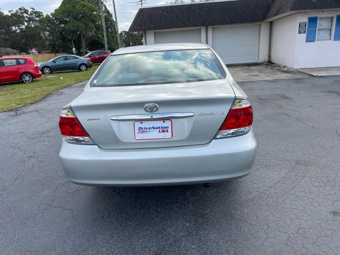 2006 SILVER TOYOTA CAMRY LE (4T1BE32K26U) with an 2.4L engine, Automatic transmission, located at 2929 9th St. West, Bradenton, 34205, (941) 242-2810, 27.473591, -82.570679 - Photo#6