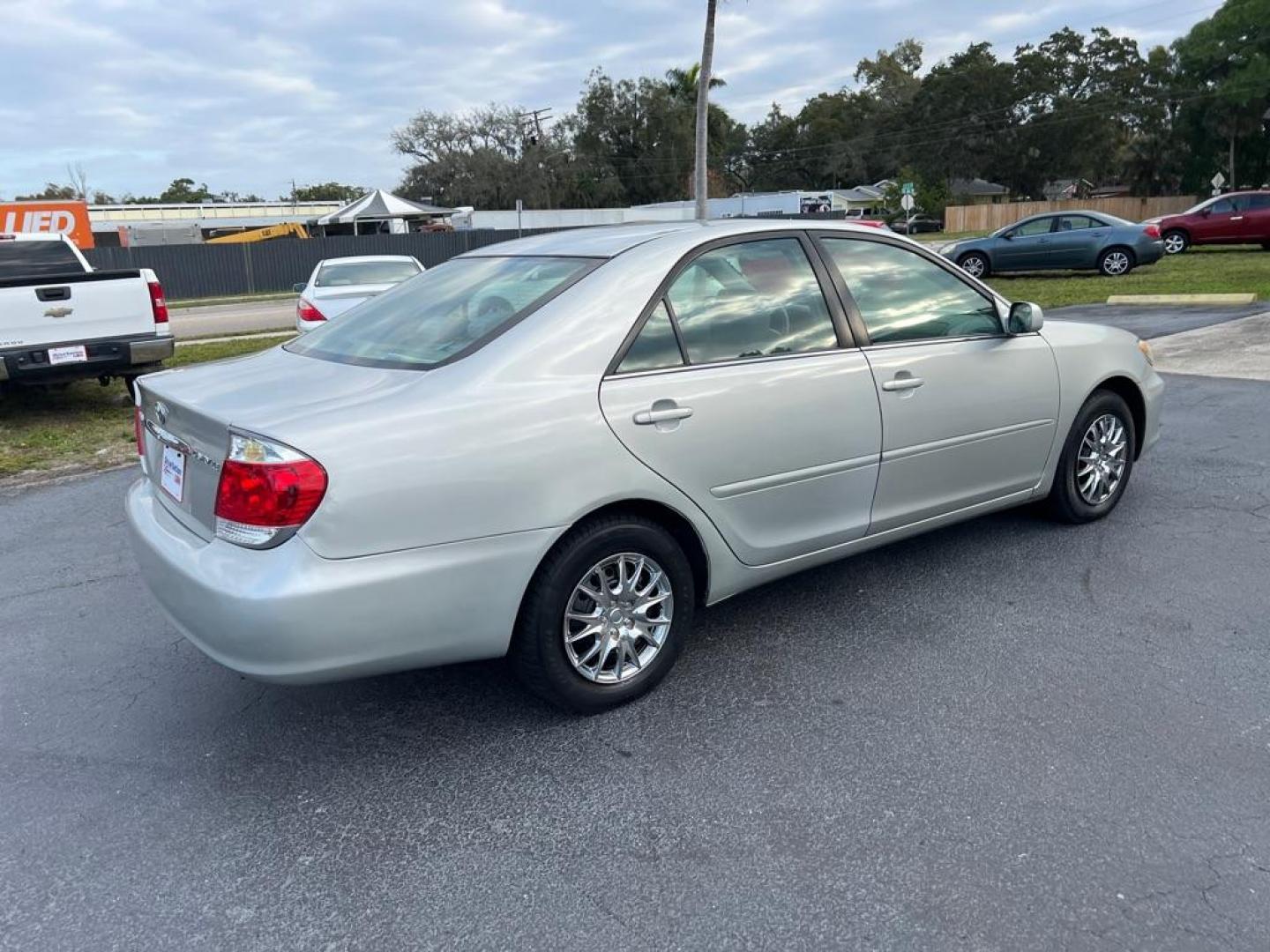 2006 SILVER TOYOTA CAMRY LE (4T1BE32K26U) with an 2.4L engine, Automatic transmission, located at 2929 9th St. West, Bradenton, 34205, (941) 242-2810, 27.473591, -82.570679 - Photo#7