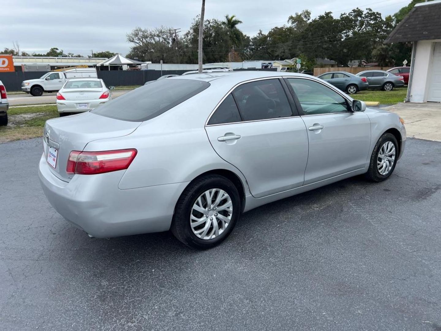 2009 SILVER TOYOTA CAMRY SE (4T1BE46K19U) with an 2.4L engine, Automatic transmission, located at 2929 9th St. West, Bradenton, 34205, (941) 242-2810, 27.473591, -82.570679 - Photo#7