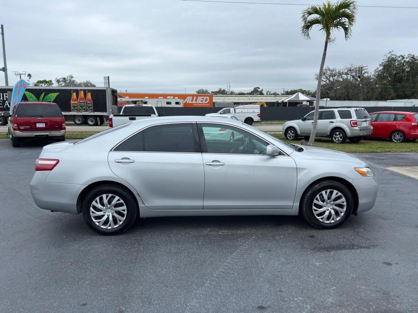 2009 SILVER TOYOTA CAMRY SE (4T1BE46K19U) with an 2.4L engine, Automatic transmission, located at 2929 9th St. West, Bradenton, 34205, (941) 242-2810, 27.473591, -82.570679 - Photo#8