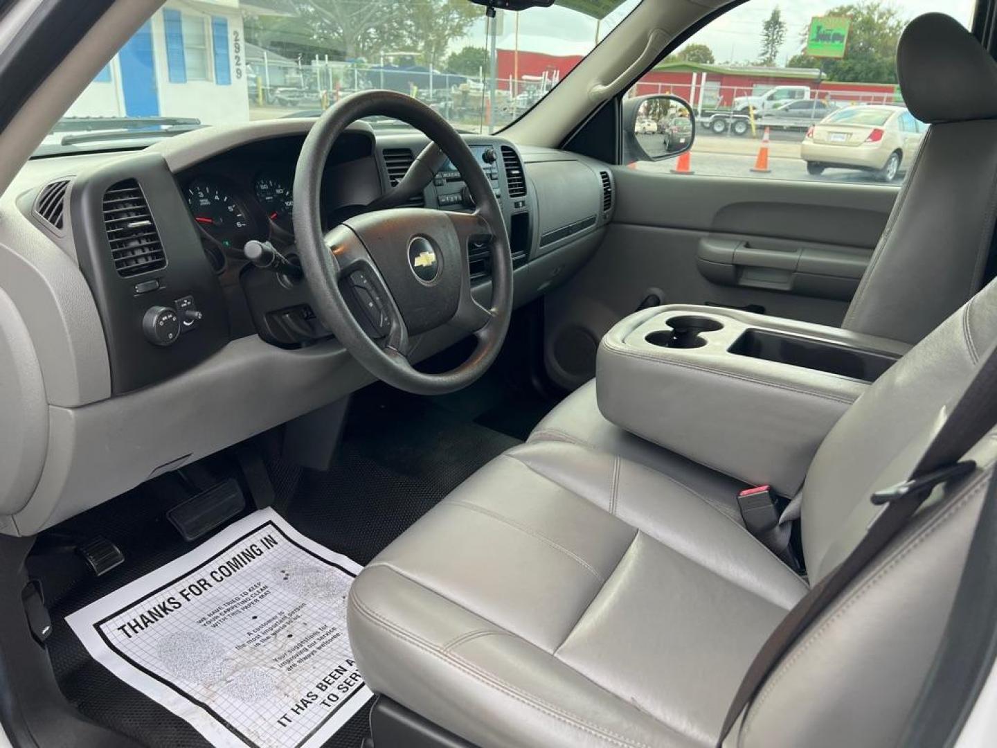 2009 WHITE CHEVROLET SILVERADO 1500 REGULAR CAR (1GCEC14X99Z) with an 4.3L engine, Automatic transmission, located at 2929 9th St. West, Bradenton, 34205, (941) 242-2810, 27.473591, -82.570679 - Photo#13