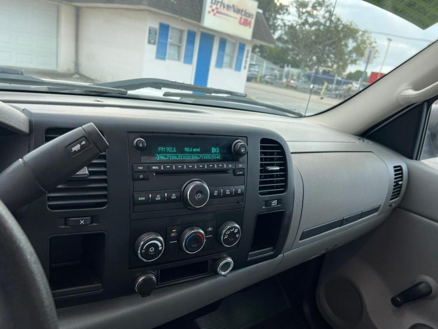 2009 WHITE CHEVROLET SILVERADO 1500 REGULAR CAR (1GCEC14X99Z) with an 4.3L engine, Automatic transmission, located at 2929 9th St. West, Bradenton, 34205, (941) 242-2810, 27.473591, -82.570679 - Photo#17