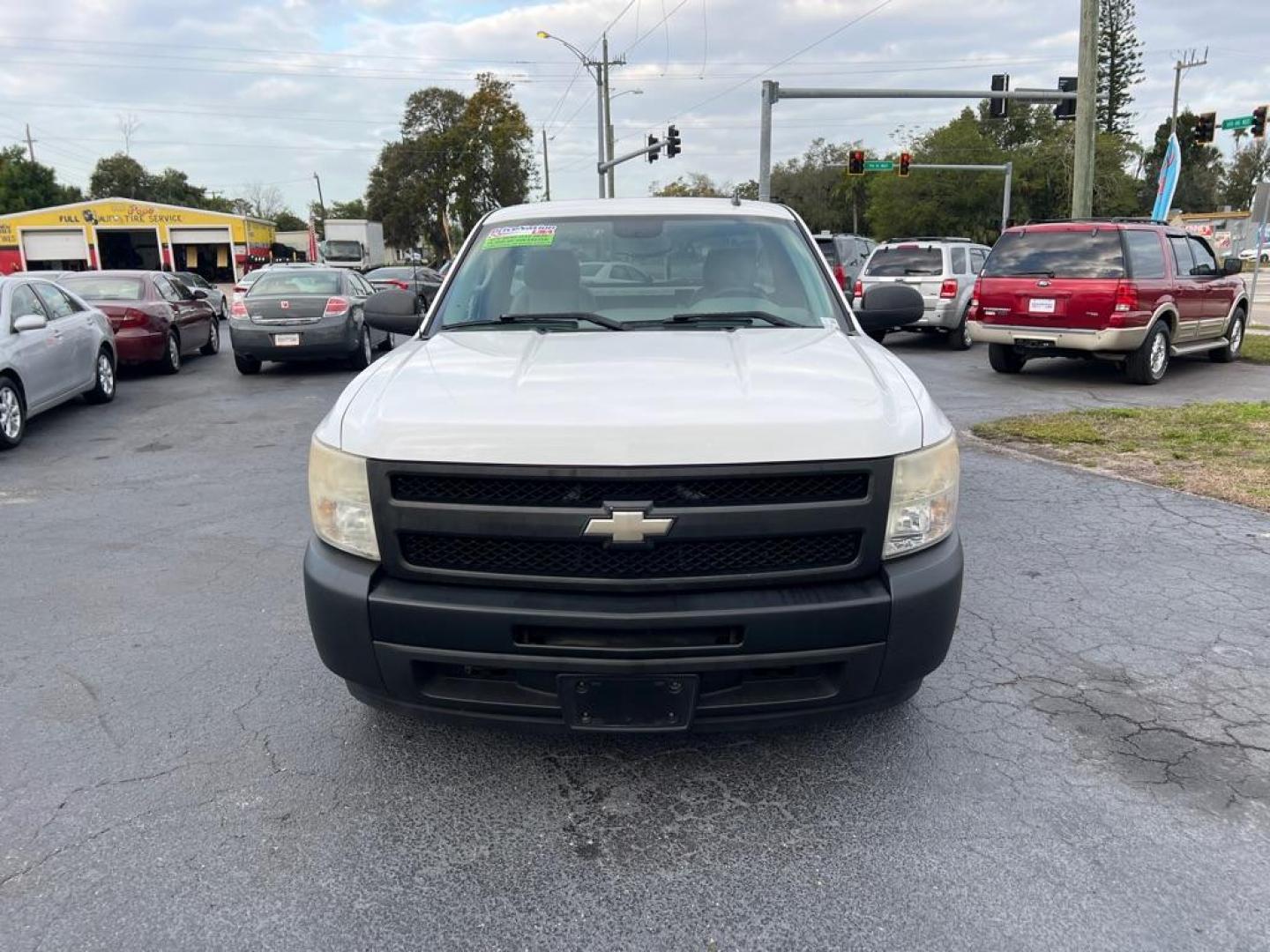 2009 WHITE CHEVROLET SILVERADO 1500 REGULAR CAR (1GCEC14X99Z) with an 4.3L engine, Automatic transmission, located at 2929 9th St. West, Bradenton, 34205, (941) 242-2810, 27.473591, -82.570679 - Photo#4