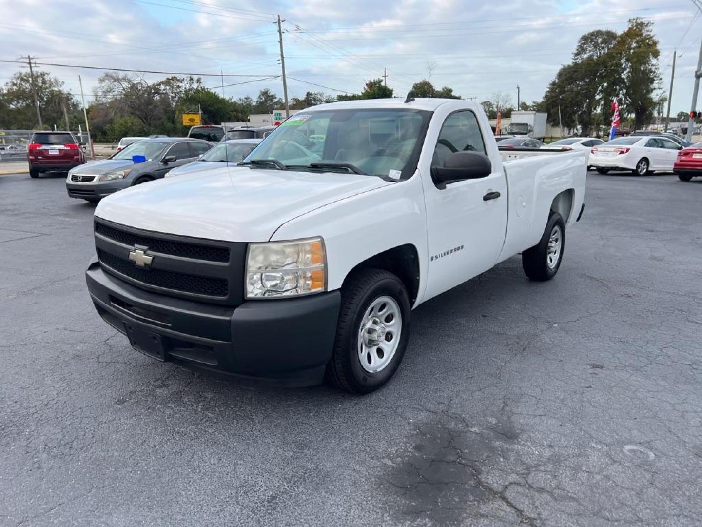 2009 WHITE CHEVROLET SILVERADO 1500 REGULAR CAR (1GCEC14X99Z) with an 4.3L engine, Automatic transmission, located at 2929 9th St. West, Bradenton, 34205, (941) 242-2810, 27.473591, -82.570679 - Photo#5