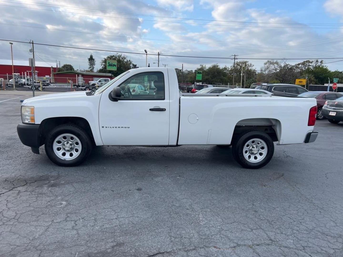 2009 WHITE CHEVROLET SILVERADO 1500 REGULAR CAR (1GCEC14X99Z) with an 4.3L engine, Automatic transmission, located at 2929 9th St. West, Bradenton, 34205, (941) 242-2810, 27.473591, -82.570679 - Photo#6