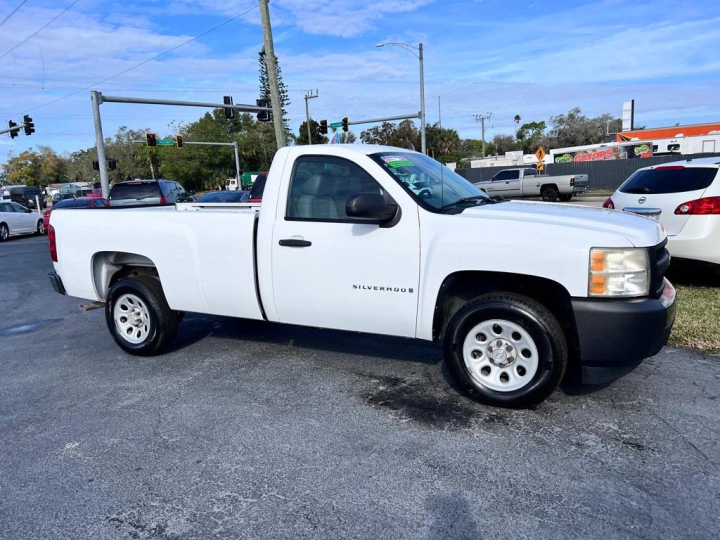 2009 WHITE CHEVROLET SILVERADO 1500 REGULAR CAR (1GCEC14X99Z) with an 4.3L engine, Automatic transmission, located at 2929 9th St. West, Bradenton, 34205, (941) 242-2810, 27.473591, -82.570679 - Photo#20