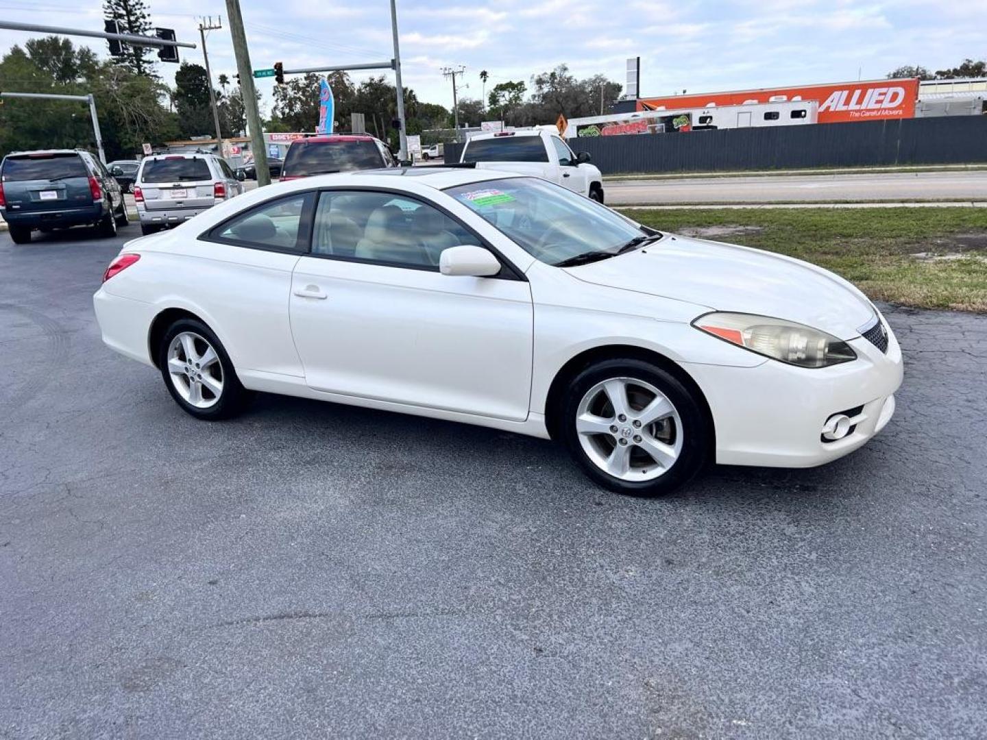 2007 WHITE TOYOTA CAMRY SOLARA SE (4T1CA30P17U) with an 3.3L engine, Automatic transmission, located at 2929 9th St. West, Bradenton, 34205, (941) 242-2810, 27.473591, -82.570679 - Photo#2