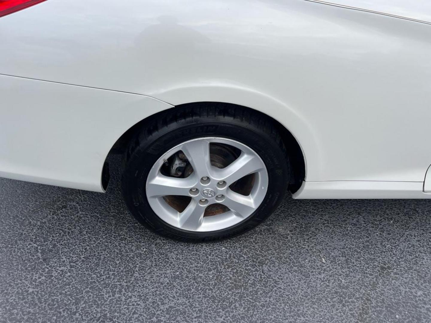 2007 WHITE TOYOTA CAMRY SOLARA SE (4T1CA30P17U) with an 3.3L engine, Automatic transmission, located at 2929 9th St. West, Bradenton, 34205, (941) 242-2810, 27.473591, -82.570679 - Photo#11