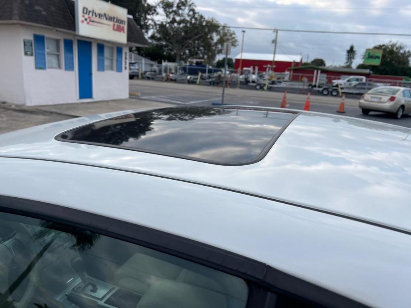 2007 WHITE TOYOTA CAMRY SOLARA SE (4T1CA30P17U) with an 3.3L engine, Automatic transmission, located at 2929 9th St. West, Bradenton, 34205, (941) 242-2810, 27.473591, -82.570679 - Photo#7