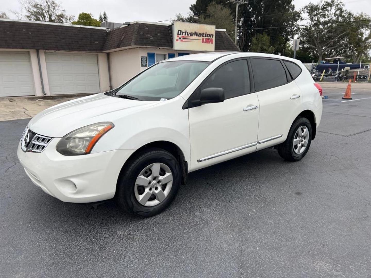 2014 WHITE NISSAN ROGUE SELECT S (JN8AS5MT7EW) with an 2.5L engine, Continuously Variable transmission, located at 2929 9th St. West, Bradenton, 34205, (941) 242-2810, 27.473591, -82.570679 - Photo#5