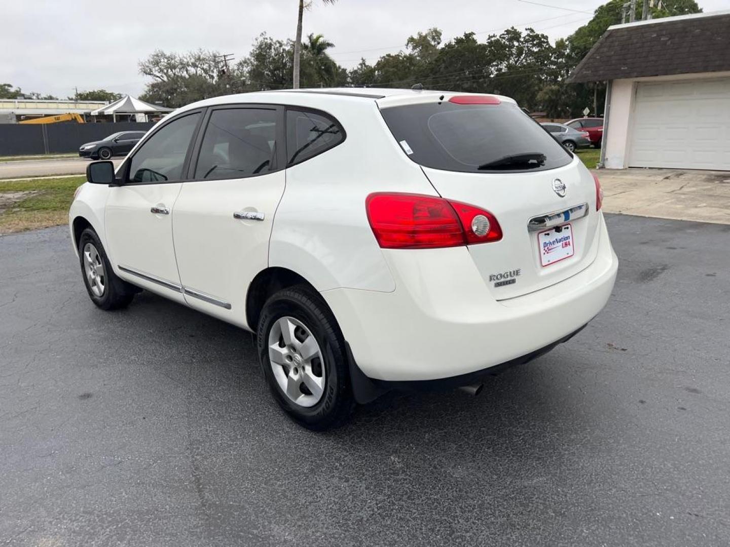 2014 WHITE NISSAN ROGUE SELECT S (JN8AS5MT7EW) with an 2.5L engine, Continuously Variable transmission, located at 2929 9th St. West, Bradenton, 34205, (941) 242-2810, 27.473591, -82.570679 - Photo#6