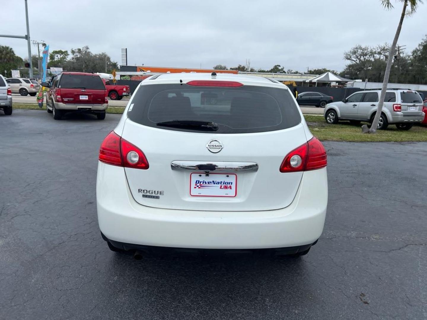 2014 WHITE NISSAN ROGUE SELECT S (JN8AS5MT7EW) with an 2.5L engine, Continuously Variable transmission, located at 2929 9th St. West, Bradenton, 34205, (941) 242-2810, 27.473591, -82.570679 - Photo#7