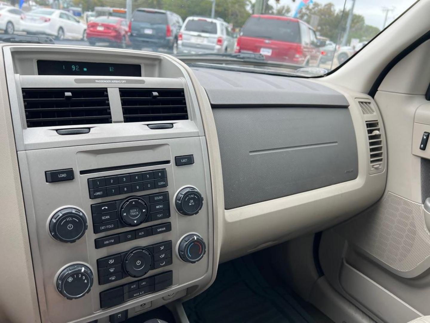 2009 SILVER FORD ESCAPE XLT (1FMCU03G99K) with an 3.0L engine, Automatic transmission, located at 2929 9th St. West, Bradenton, 34205, (941) 242-2810, 27.473591, -82.570679 - Photo#13