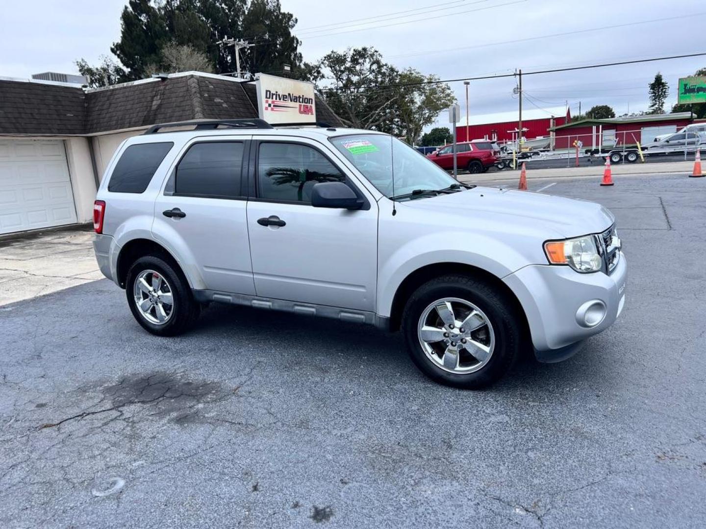 2009 SILVER FORD ESCAPE XLT (1FMCU03G99K) with an 3.0L engine, Automatic transmission, located at 2929 9th St. West, Bradenton, 34205, (941) 242-2810, 27.473591, -82.570679 - Photo#1