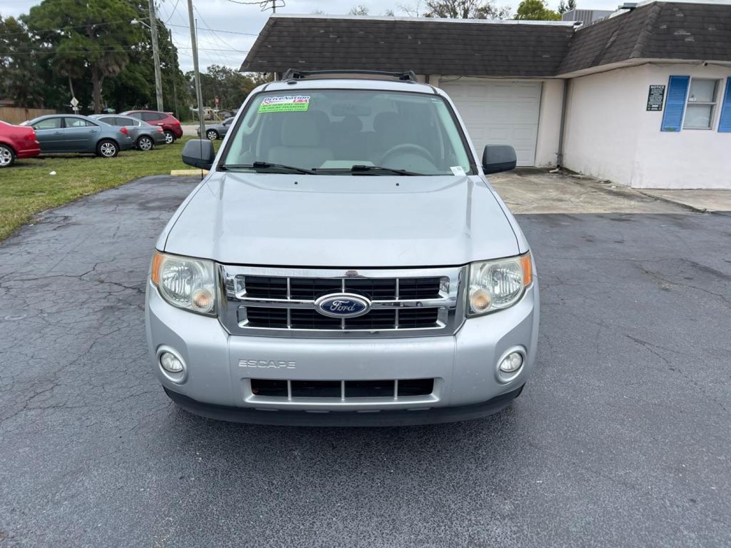 2009 SILVER FORD ESCAPE XLT (1FMCU03G99K) with an 3.0L engine, Automatic transmission, located at 2929 9th St. West, Bradenton, 34205, (941) 242-2810, 27.473591, -82.570679 - Photo#2