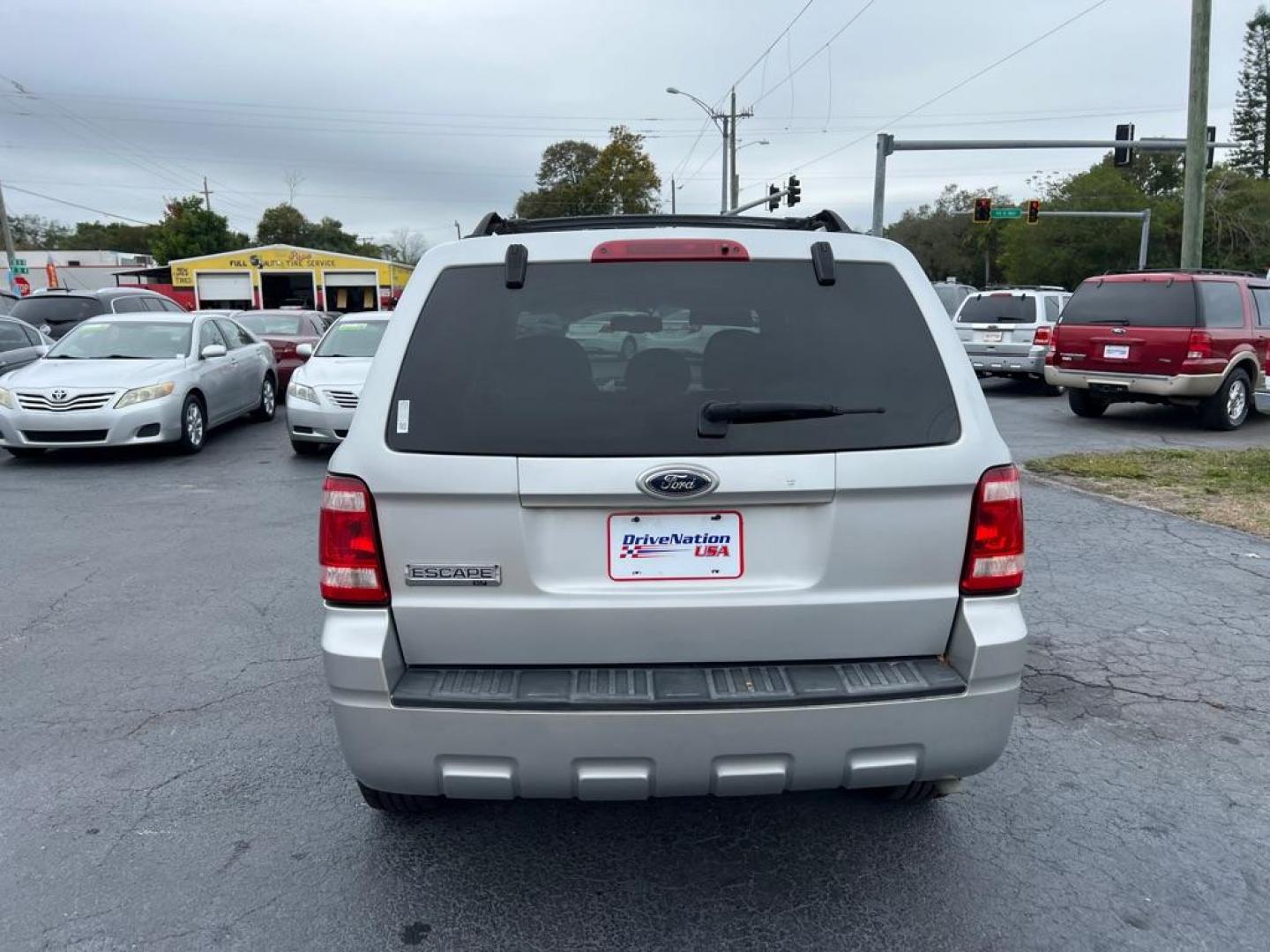 2009 SILVER FORD ESCAPE XLT (1FMCU03G99K) with an 3.0L engine, Automatic transmission, located at 2929 9th St. West, Bradenton, 34205, (941) 242-2810, 27.473591, -82.570679 - Photo#6