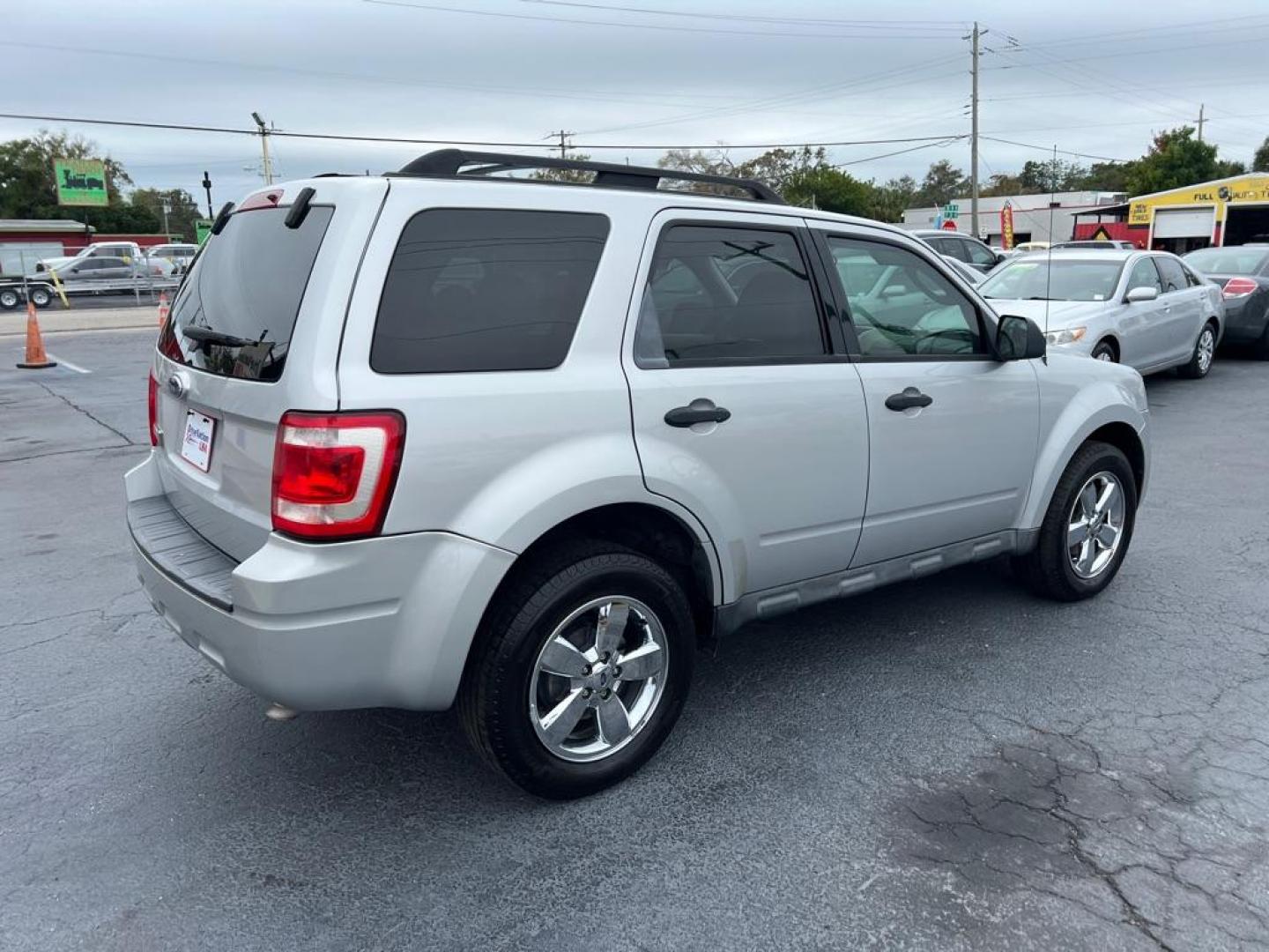 2009 SILVER FORD ESCAPE XLT (1FMCU03G99K) with an 3.0L engine, Automatic transmission, located at 2929 9th St. West, Bradenton, 34205, (941) 242-2810, 27.473591, -82.570679 - Photo#7