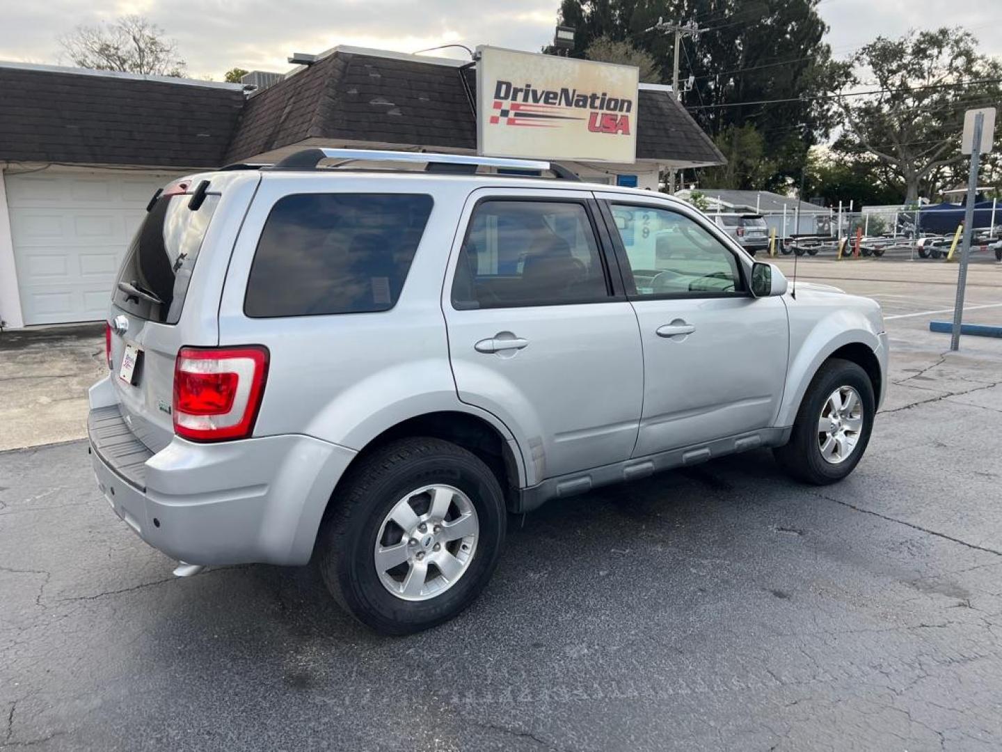 2010 SILVER FORD ESCAPE LIMITED (1FMCU0EG7AK) with an 3.0L engine, Automatic transmission, located at 2929 9th St. West, Bradenton, 34205, (941) 242-2810, 27.473591, -82.570679 - Photo#5