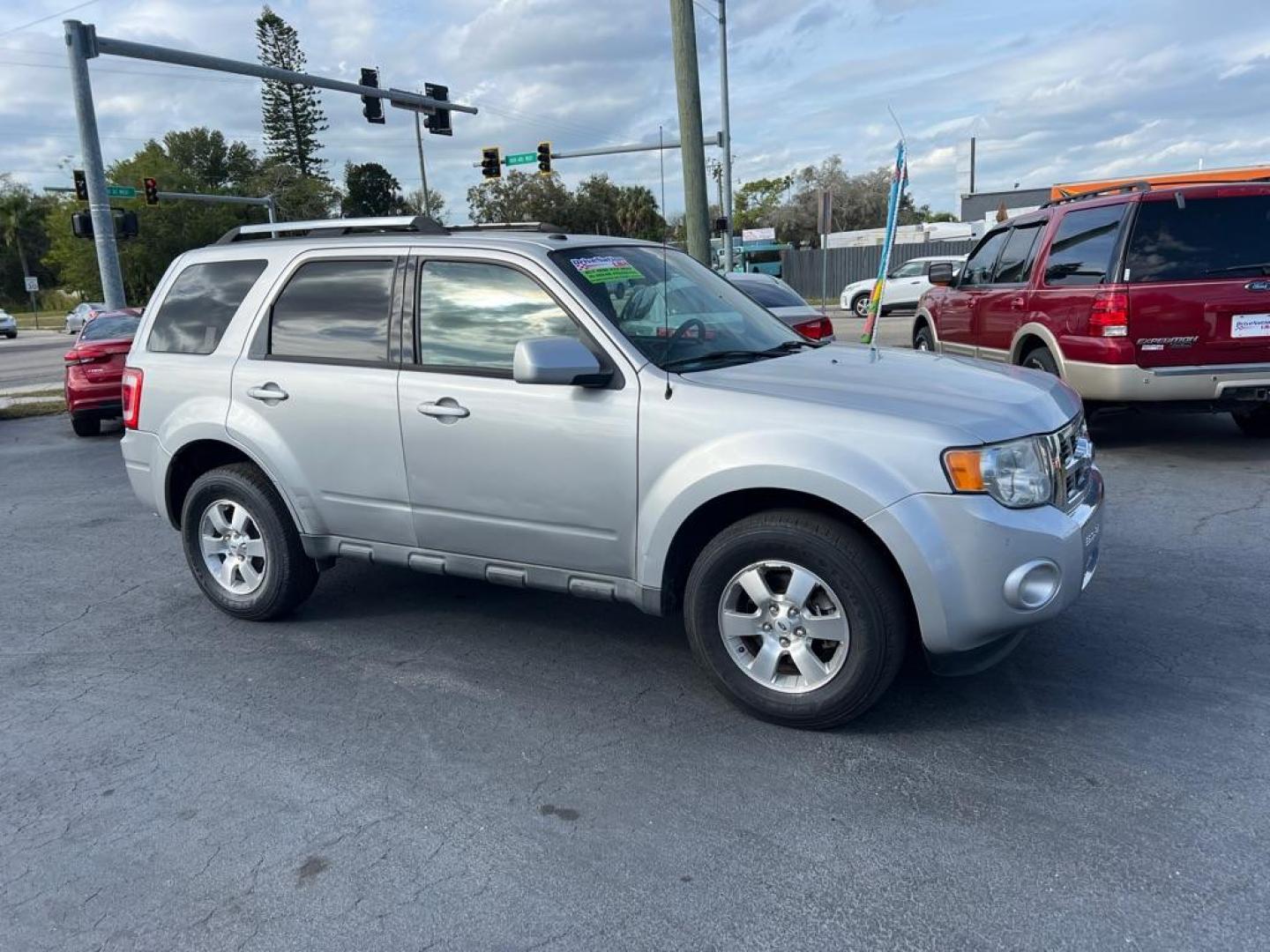 2010 SILVER FORD ESCAPE LIMITED (1FMCU0EG7AK) with an 3.0L engine, Automatic transmission, located at 2929 9th St. West, Bradenton, 34205, (941) 242-2810, 27.473591, -82.570679 - Photo#10