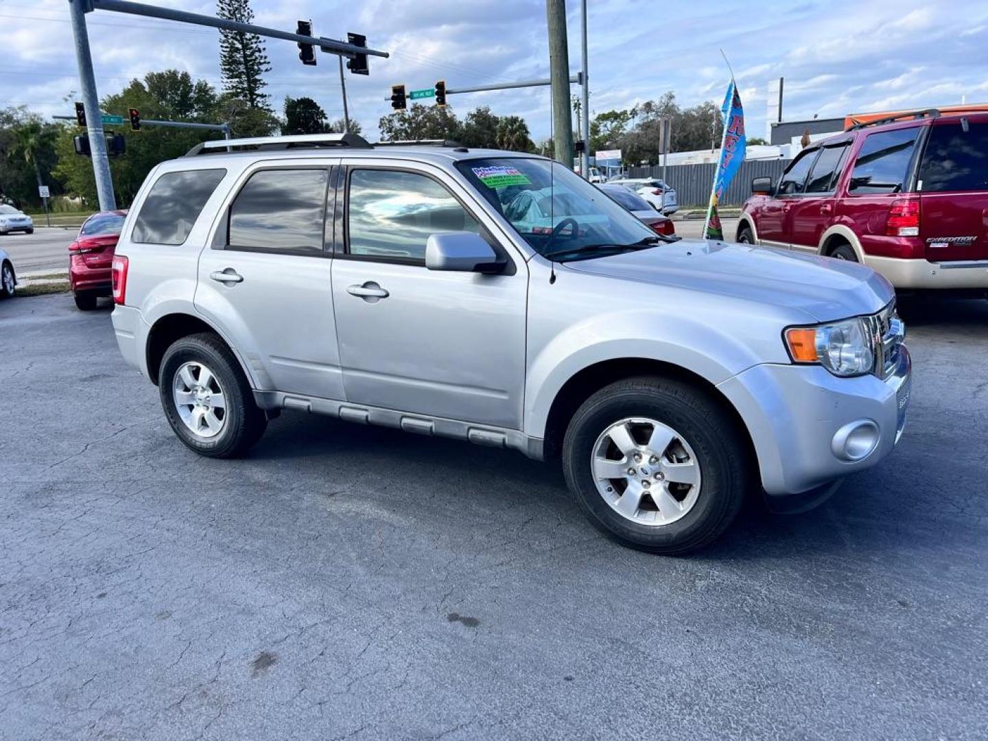 2010 SILVER FORD ESCAPE LIMITED (1FMCU0EG7AK) with an 3.0L engine, Automatic transmission, located at 2929 9th St. West, Bradenton, 34205, (941) 242-2810, 27.473591, -82.570679 - Photo#13