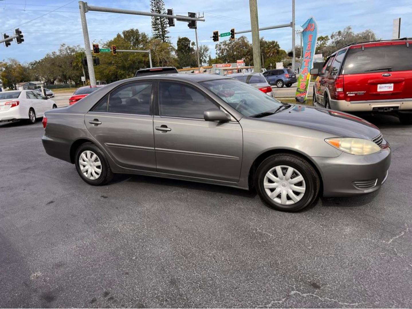 2006 GRAY TOYOTA CAMRY LE (4T1BE30K36U) with an 2.4L engine, Automatic transmission, located at 2929 9th St. West, Bradenton, 34205, (941) 242-2810, 27.473591, -82.570679 - Photo#0