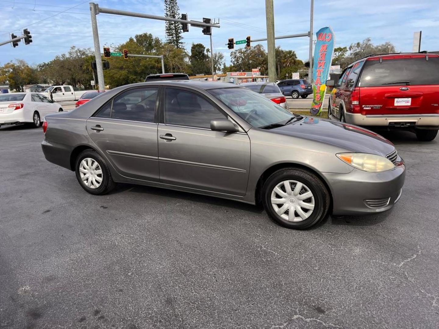 2006 GRAY TOYOTA CAMRY LE (4T1BE30K36U) with an 2.4L engine, Automatic transmission, located at 2929 9th St. West, Bradenton, 34205, (941) 242-2810, 27.473591, -82.570679 - Photo#1