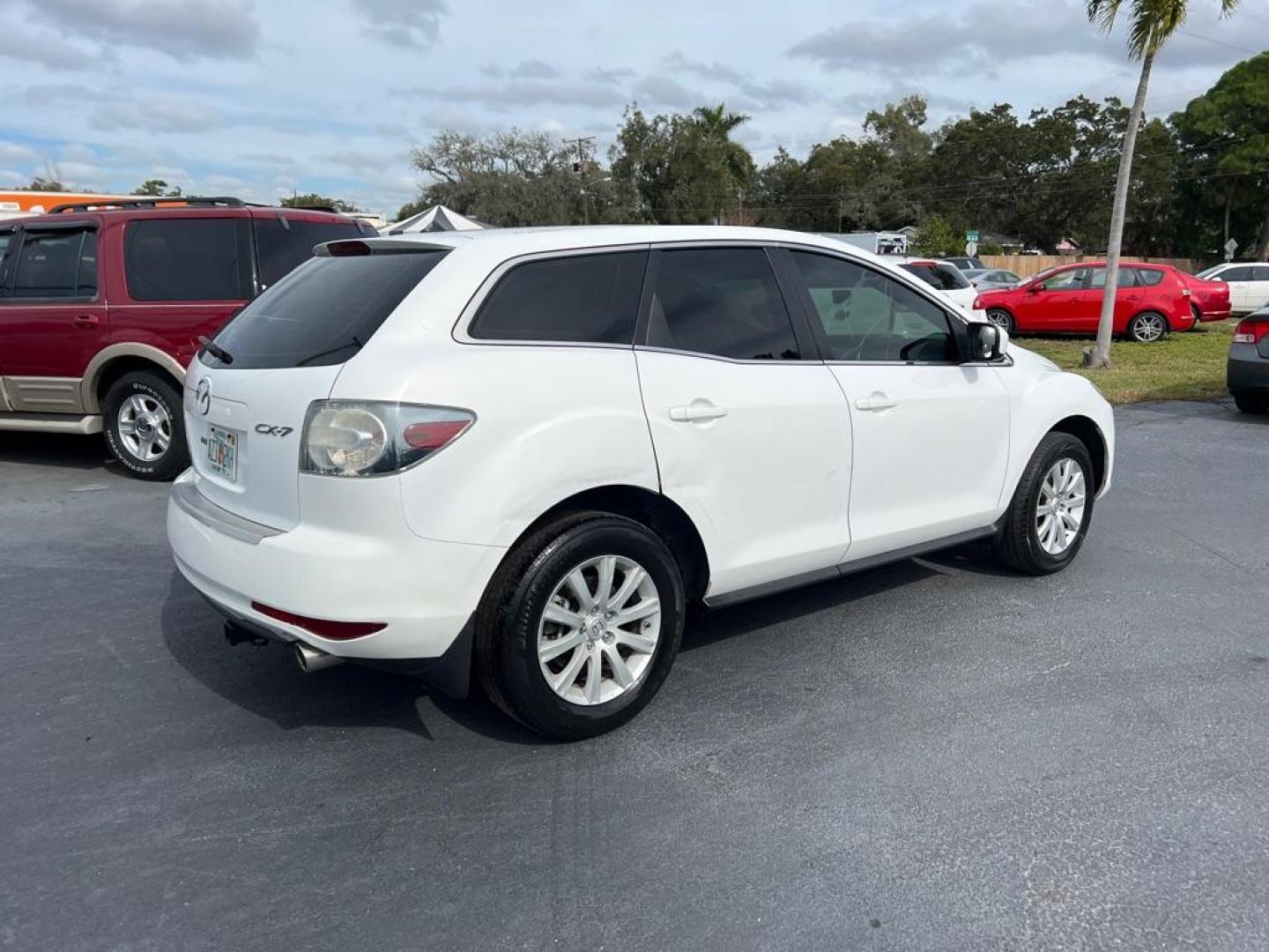 2011 WHITE MAZDA CX-7 SUX (JM3ER2A52B0) with an 2.5L engine, Automatic transmission, located at 2929 9th St. West, Bradenton, 34205, (941) 242-2810, 27.473591, -82.570679 - Photo#9