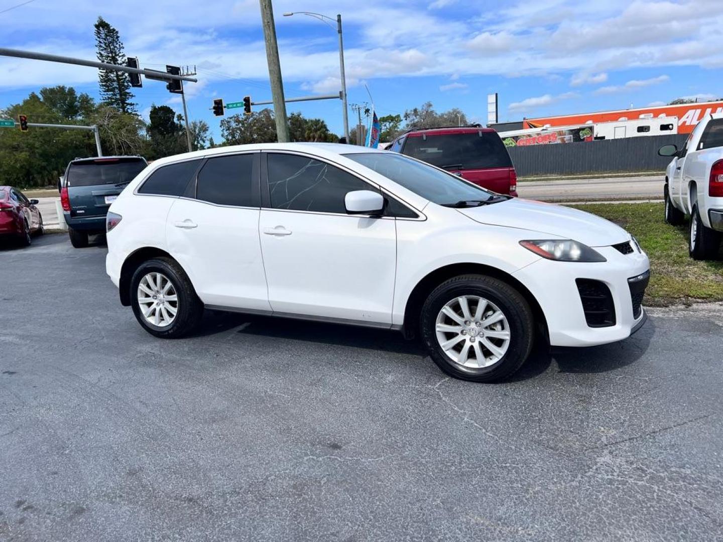 2011 WHITE MAZDA CX-7 SUX (JM3ER2A52B0) with an 2.5L engine, Automatic transmission, located at 2929 9th St. West, Bradenton, 34205, (941) 242-2810, 27.473591, -82.570679 - Photo#2