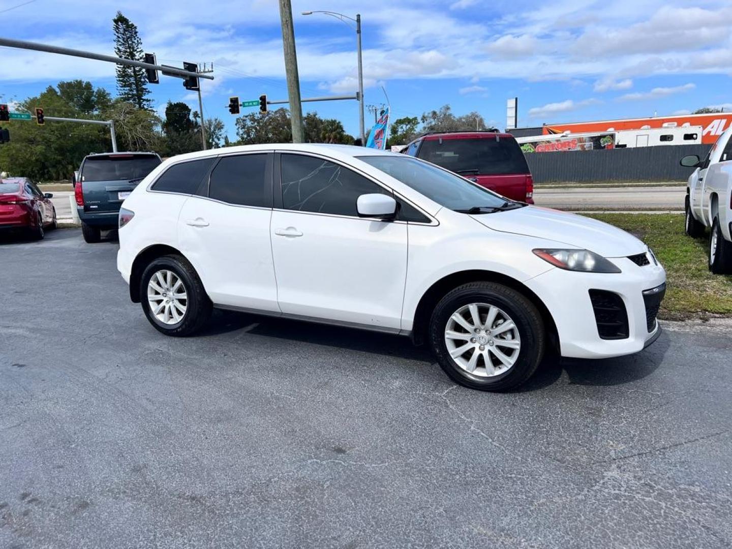 2011 WHITE MAZDA CX-7 SUX (JM3ER2A52B0) with an 2.5L engine, Automatic transmission, located at 2929 9th St. West, Bradenton, 34205, (941) 242-2810, 27.473591, -82.570679 - Photo#3