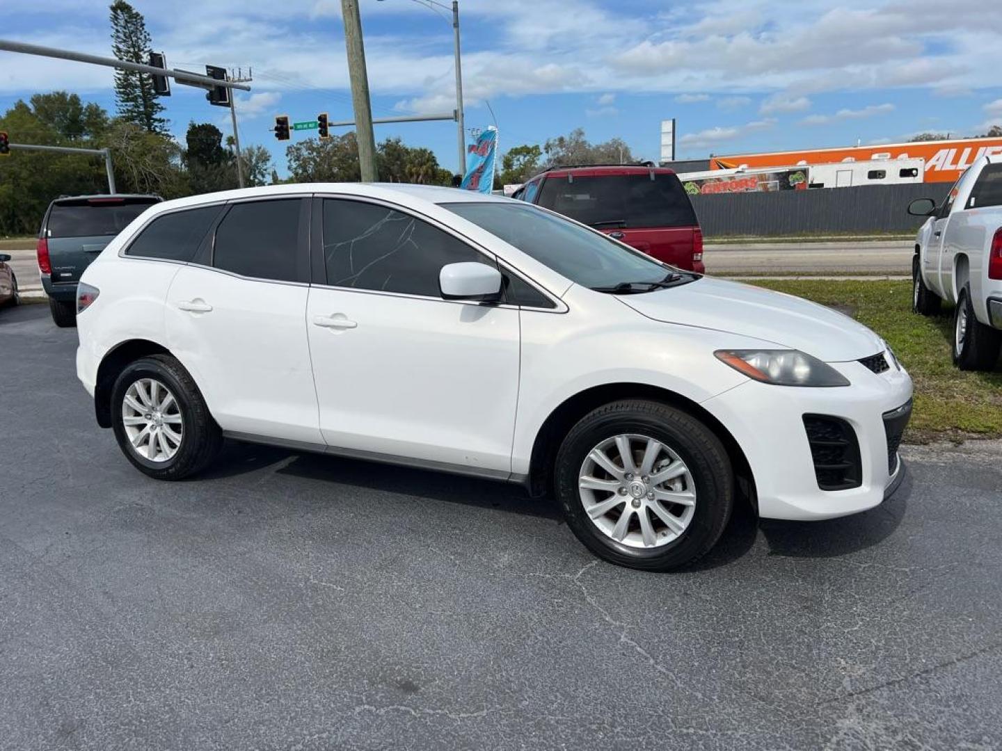 2011 WHITE MAZDA CX-7 SUX (JM3ER2A52B0) with an 2.5L engine, Automatic transmission, located at 2929 9th St. West, Bradenton, 34205, (941) 242-2810, 27.473591, -82.570679 - Photo#4