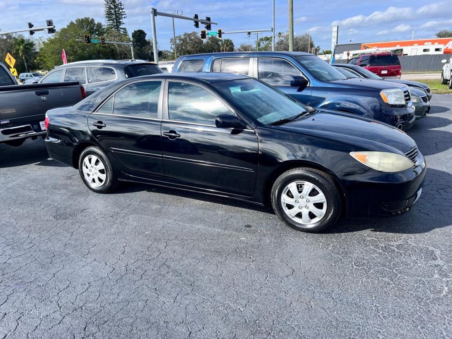 2005 BLACK TOYOTA CAMRY LE (4T1BE32K75U) with an 2.4L engine, Automatic transmission, located at 2929 9th St. West, Bradenton, 34205, (941) 242-2810, 27.473591, -82.570679 - Photo#1